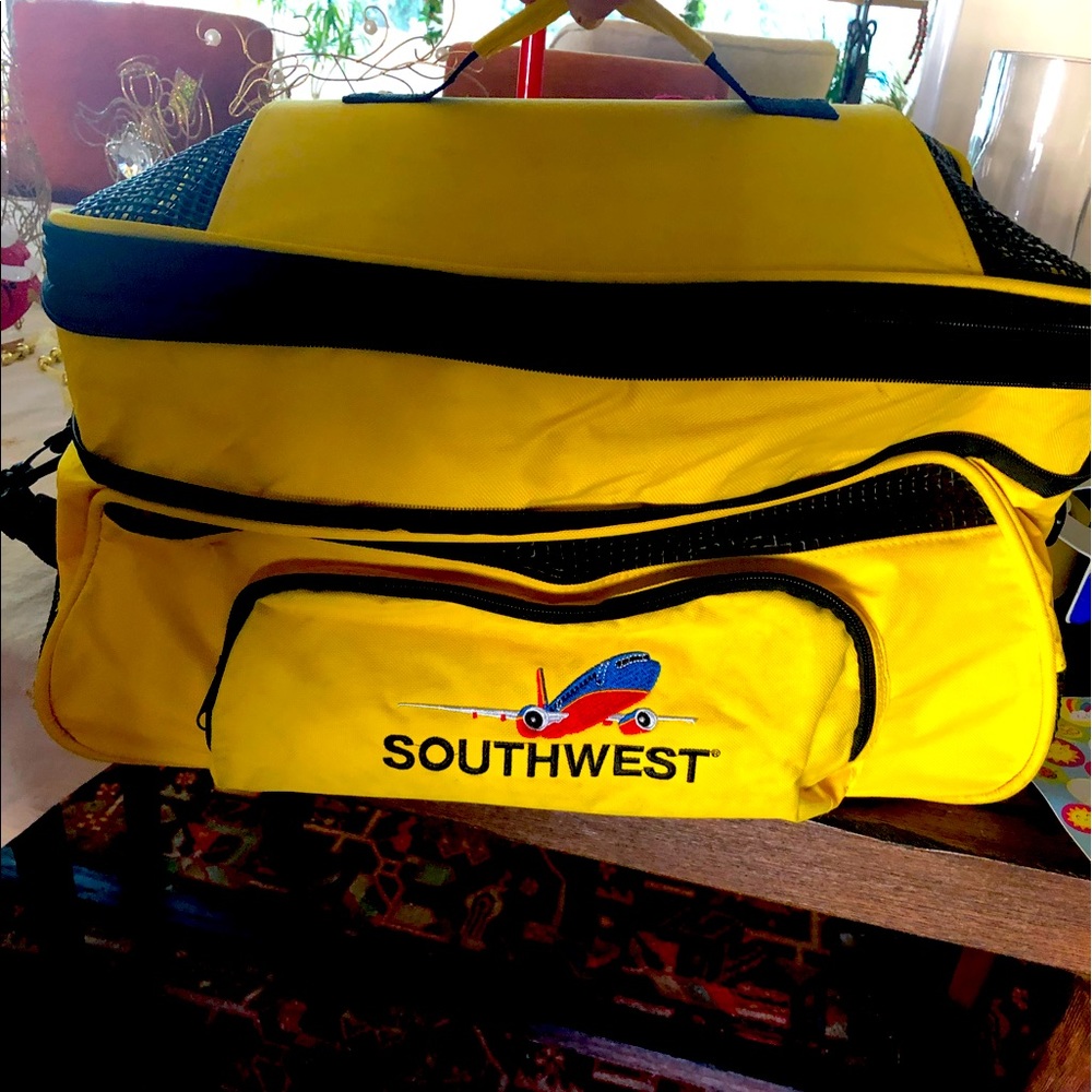 Airline pet carrier
